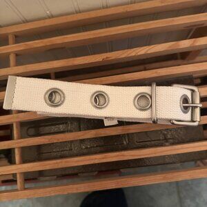 NWT Aeropostale Large White Grommet Canvas Belt Large With Silver Buckle